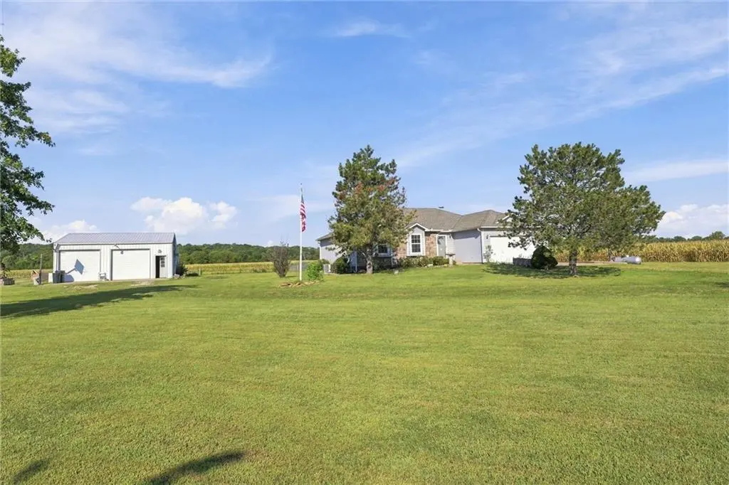 17363 247th ST, Tonganoxie, KS 66086
