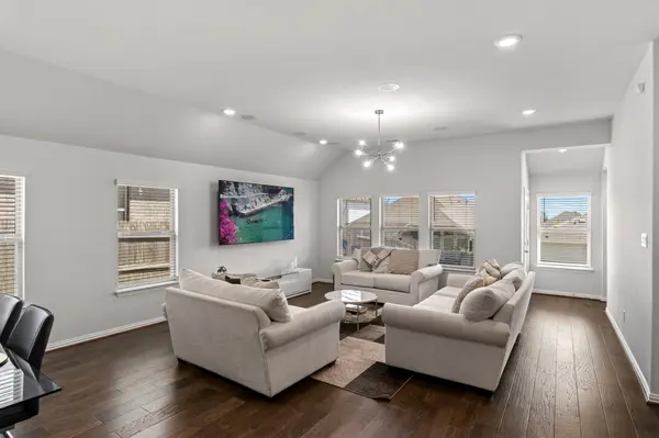 220 Algaroba LOOP, Buda, TX 78610