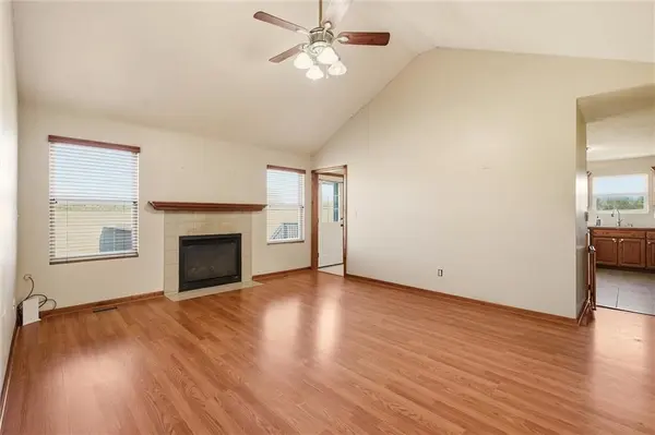 17363 247th ST, Tonganoxie, KS 66086