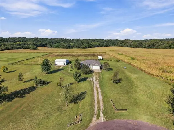 17363 247th ST, Tonganoxie, KS 66086