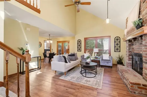 11114 W 113th TER, Overland Park, KS 66210