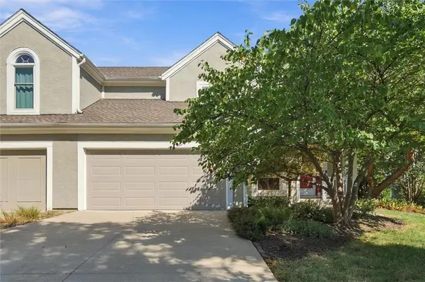 11114 W 113th TER, Overland Park, KS 66210