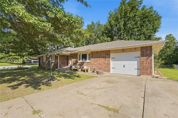 98 E Beulah ST, Garden City, MO 64747