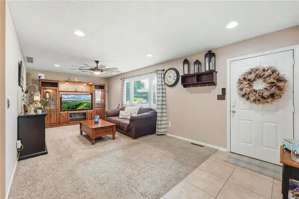 98 E Beulah ST, Garden City, MO 64747