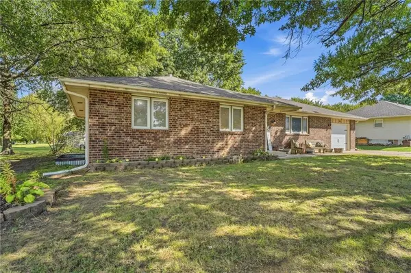 98 E Beulah ST, Garden City, MO 64747