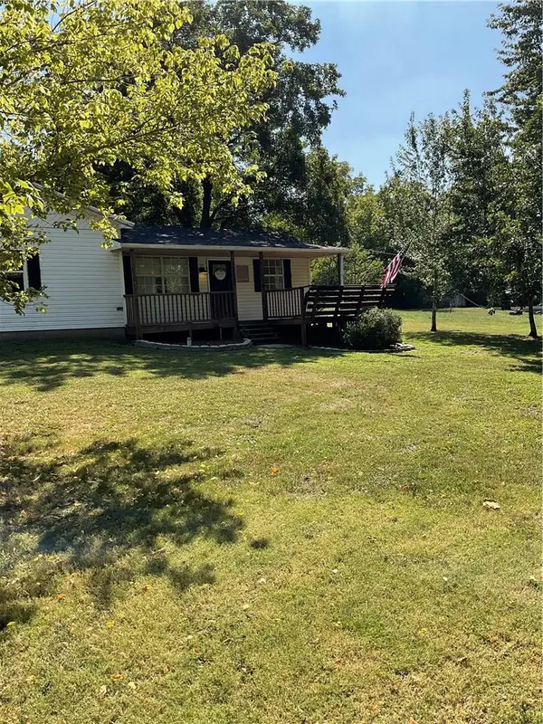 100 W Broad ST, Pleasanton, KS 66075