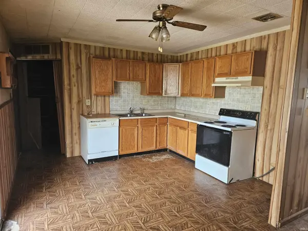 501 Walsh CT, Dunkirk, IN 47336-1440