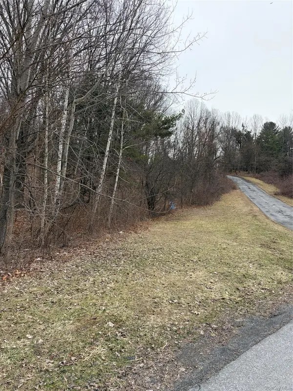 3748 US Highway 9W, Highland, NY 12528