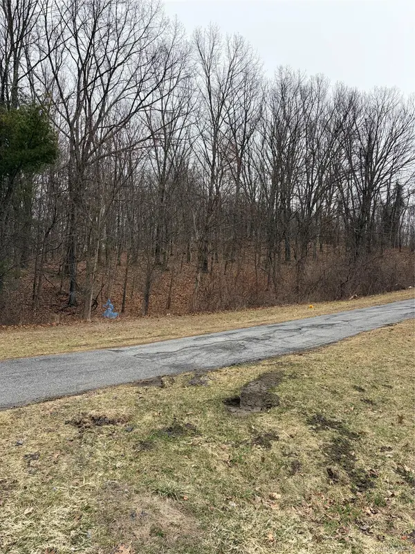 3748 US Highway 9W, Highland, NY 12528