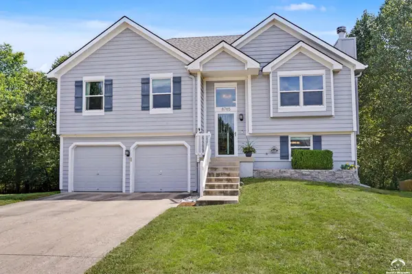 8765 Thompson DR, De Soto, KS 66018