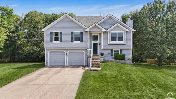 8765 Thompson DR, De Soto, KS 66018