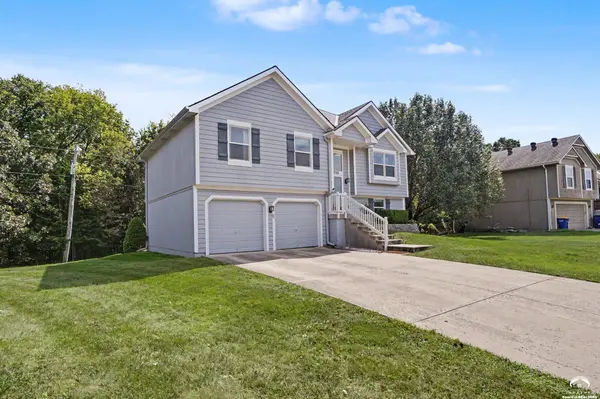 8765 Thompson DR, De Soto, KS 66018