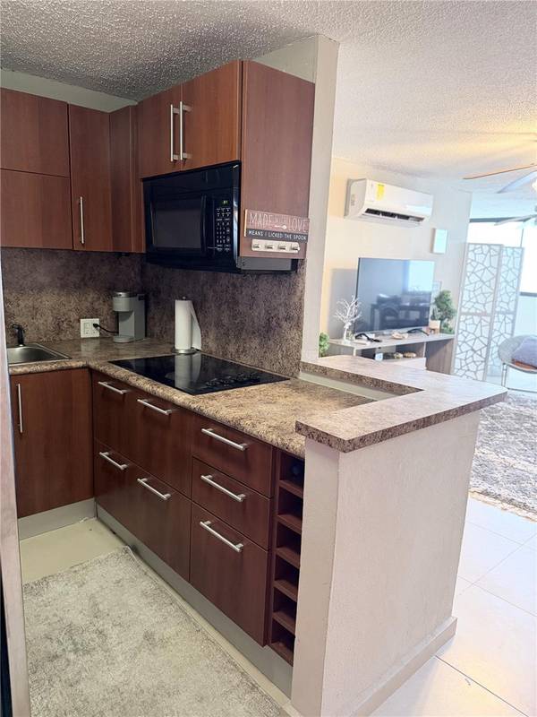 7185 PR-187 COND. MAR DE ISLA VERDE #12-I, Isla Verde, PR 00979