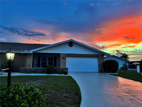 1008 YELLOWBIRD PL, Sun City Center, FL 33573
