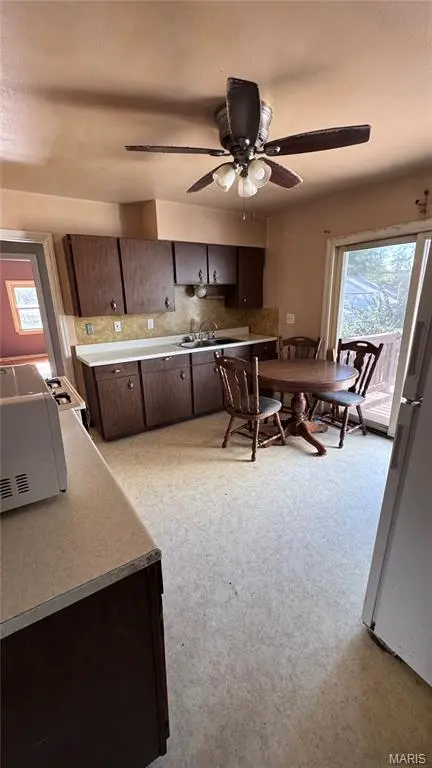 10300 Saint Joan LN, St Ann, MO 63074