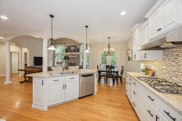 411 SKIPPING STONE LN #411, Hinsdale, IL 60521