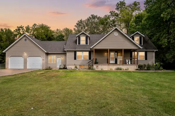 7525 121st ST, Andalusia, IL 61232