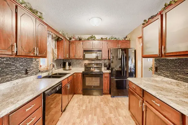 6078 Kalland DR NE, Albertville, MN 55301
