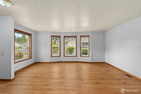 109 Longfellow LN, Centralia, WA 98531