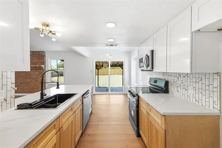1903 S West DR, Leander, TX 78641