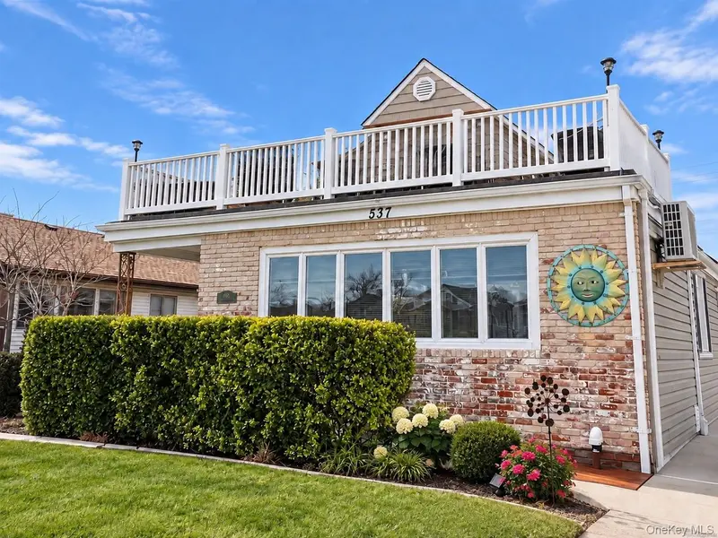 537 E Park AVE #Upper, Long Beach, NY 11561