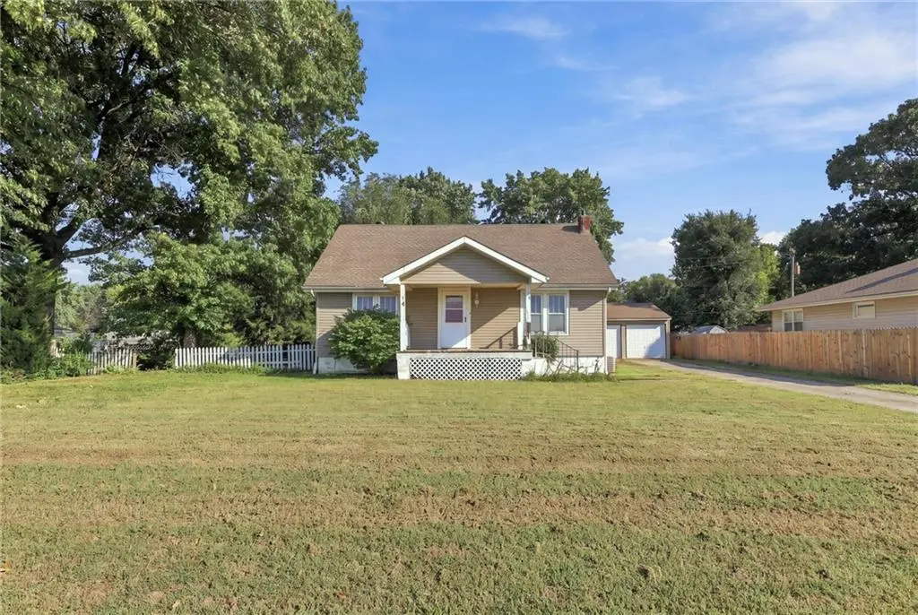 219 W 4th ST, Tonganoxie, KS 66086