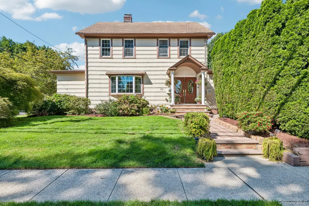 77 Jefferson AVE, Roslyn Heights, NY 11577
