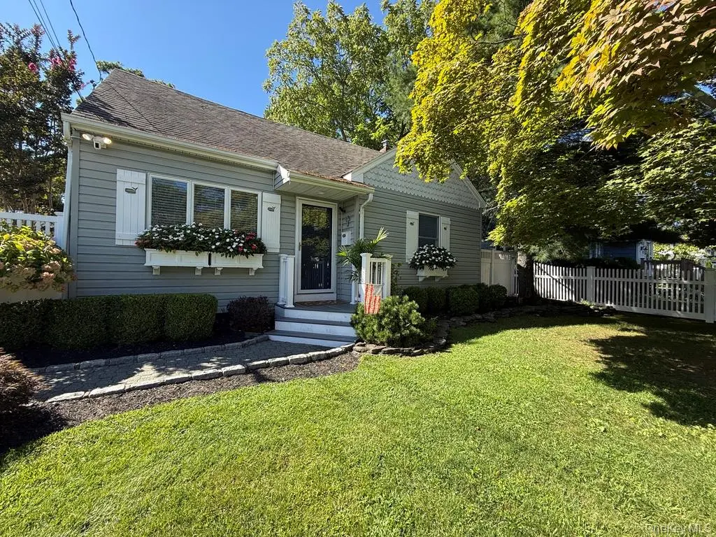 124 Smith AVE, Islip, NY 11751