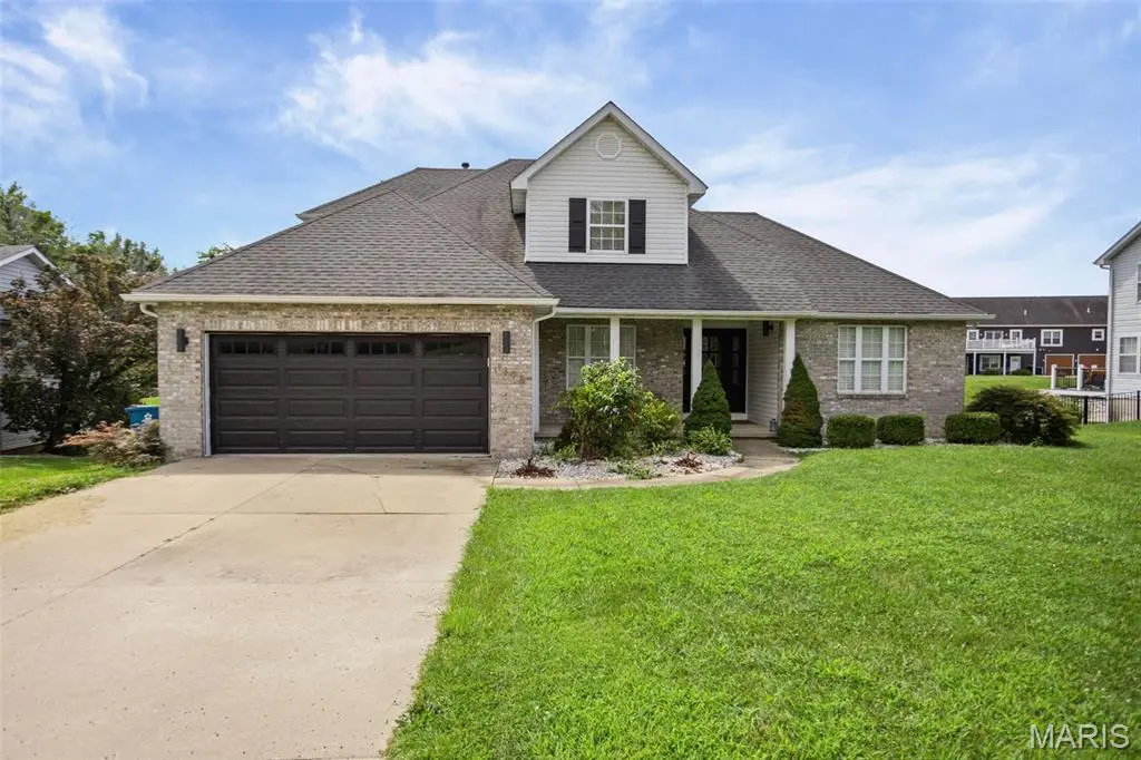 1398 Britany CT, Edwardsville, IL 62025
