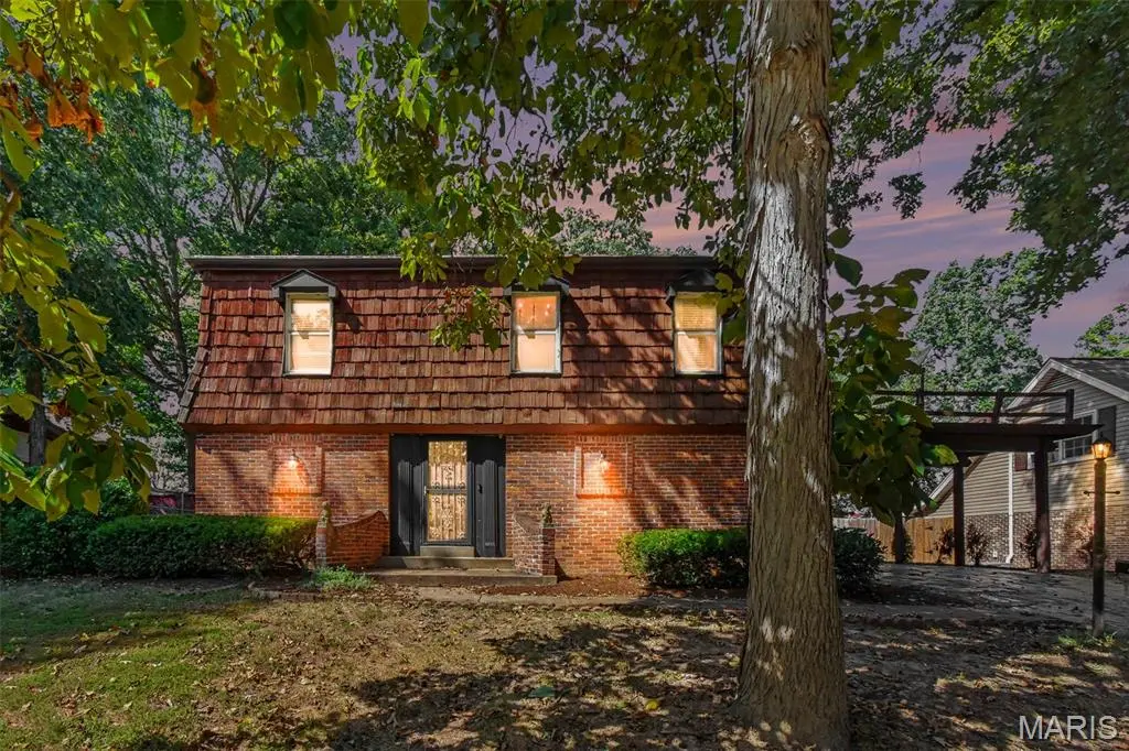 5253 Ozarkglen DR, Mehlville, MO 63128