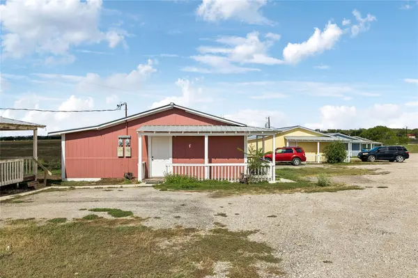 158 Stockmen LN, Maxwell, TX 78656