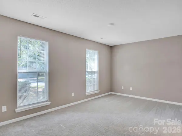 7216 Preakness Stakes LN, Charlotte, NC 28215
