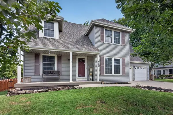 732 N Persimmon DR, Olathe, KS 66061
