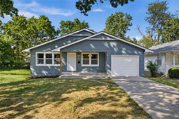 1704 E 79th ST, Kansas City, MO 64131