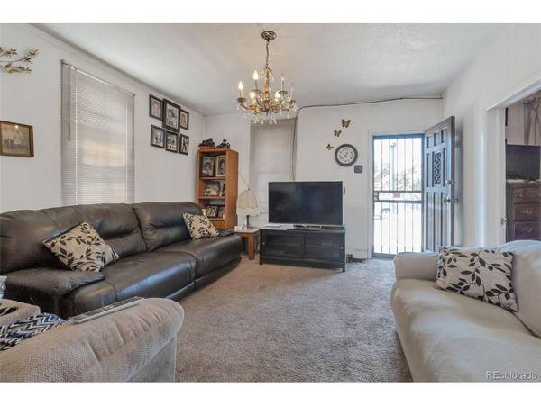4662 Lincoln, Denver, CO 80216