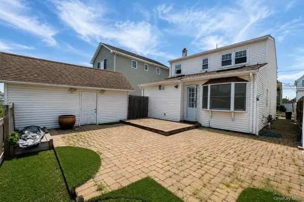 644 South 8th  Street, West Babylon, NY 11757