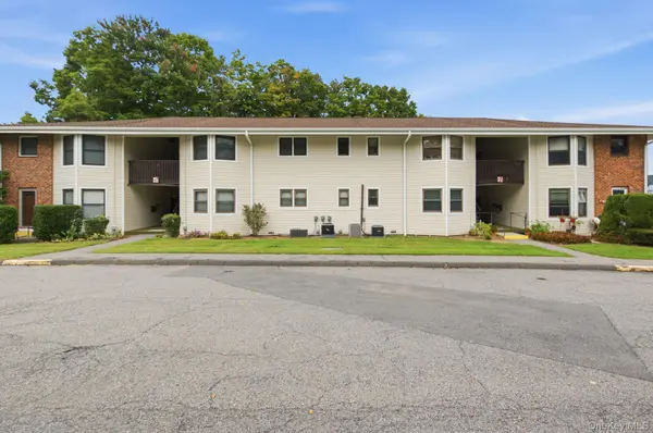 27 Walden CT #F, Yorktown Heights, NY 10598