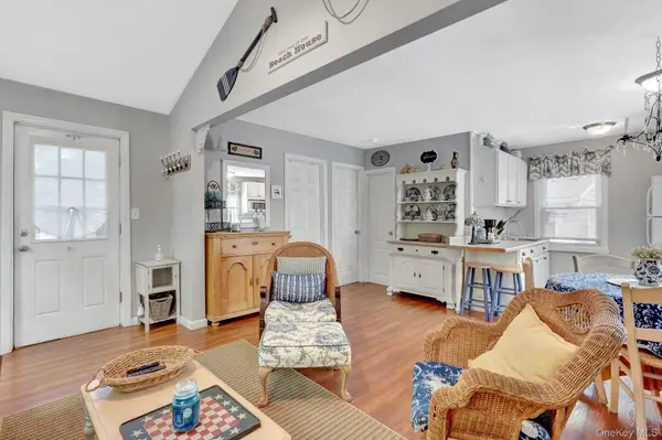 30 Neptune PL, Baiting Hollow, NY 11933