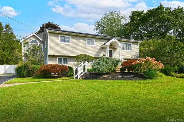 37 Euclid AVE, Dix Hills, NY 11746