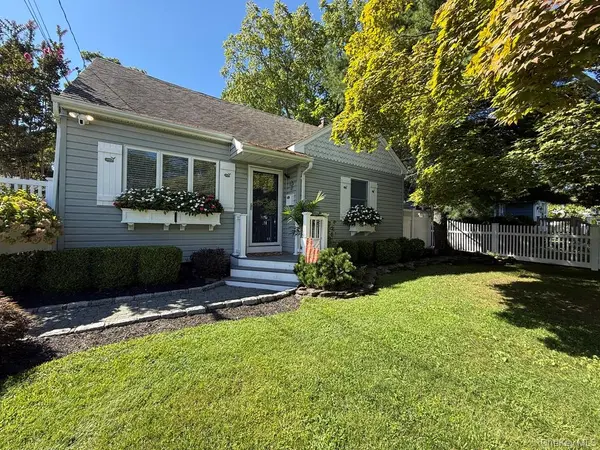 124 Smith AVE, Islip, NY 11751