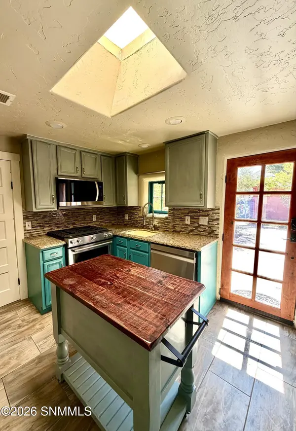 955 S Melendres ST, Las Cruces, NM 88005