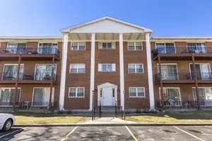 6135 W 94th ST #B1, Oak Lawn, IL 60453