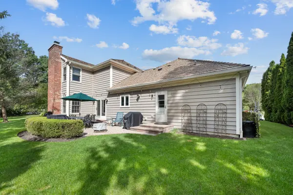 1000 Campbell CT, Lake Bluff, IL 60044