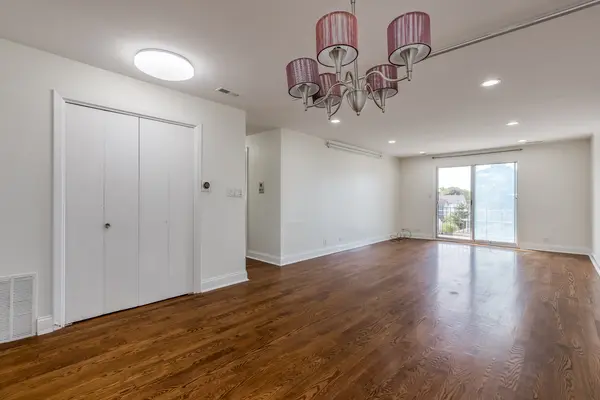 6020 Lincoln AVE #307, Morton Grove, IL 60053