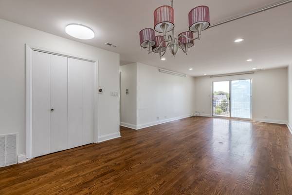 6020 Lincoln AVE #307, Morton Grove, IL 60053