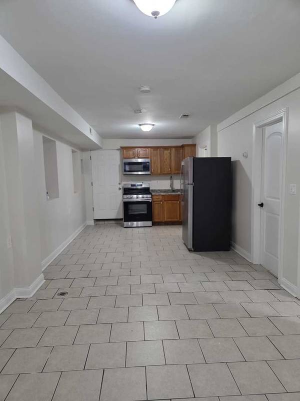 2416 S Sawyer AVE #GARDEN-FRONT, Chicago, IL 60623