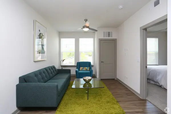 670 E Algonquin RD #4409, Schaumburg, IL 60173