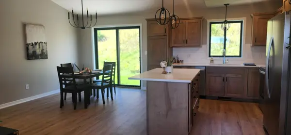 610 Mulligan DR, Zumbrota, MN 55992