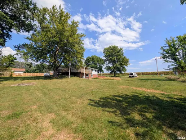 7860 E 1100th ST, Macomb, IL 61455