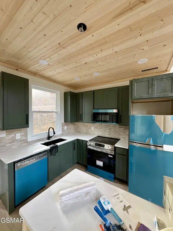 932 N Highland Drive, Gatlinburg, TN 37738